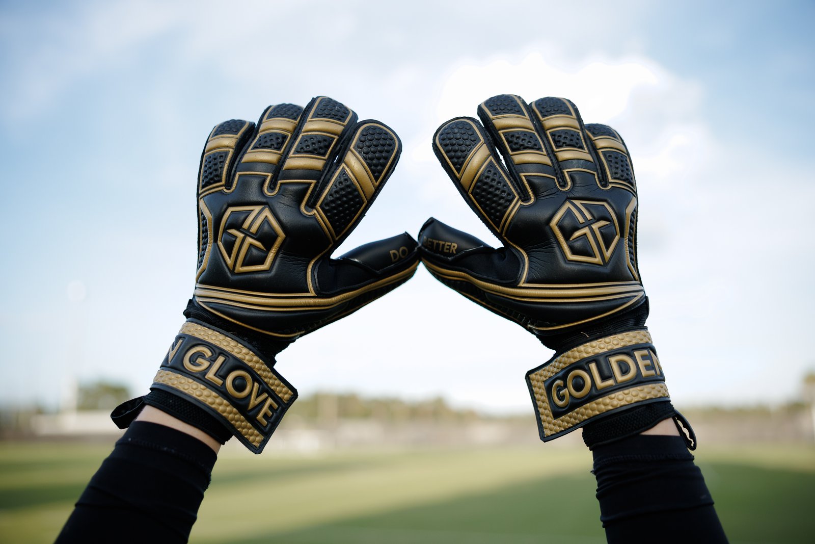 The Blacklist goalkeeper glove — black and gold
